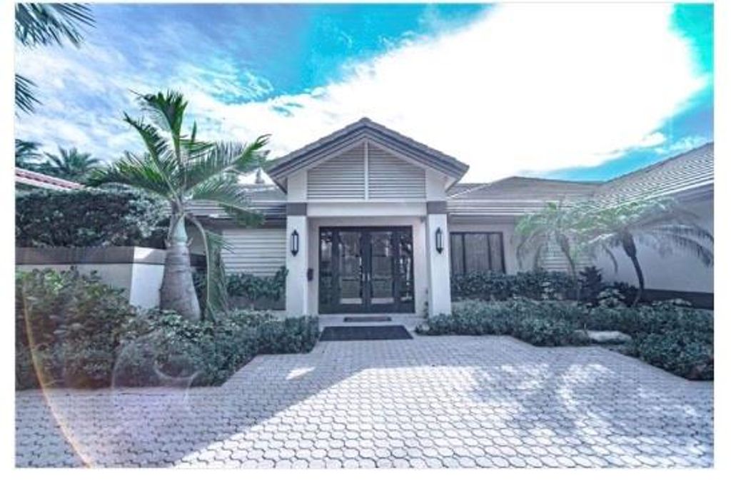 Photo of 50 BAY COLONY Dr, Fort Lauderdale, FL 33308 (MLS # F10348279)