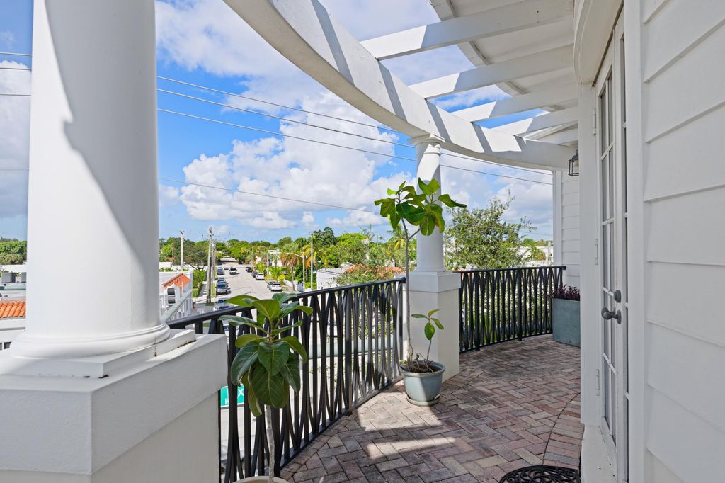 Photo of 1970 S Dixie Highway #R2, West Palm Beach, FL 33401 (MLS # R11166095)