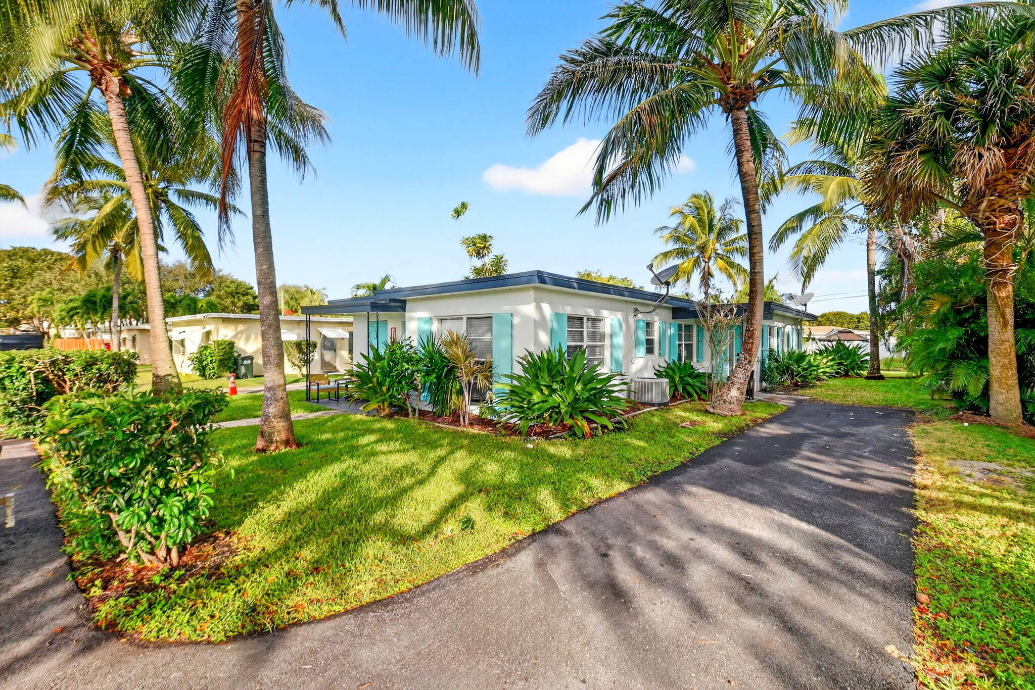 323 DE CARIE Street 1