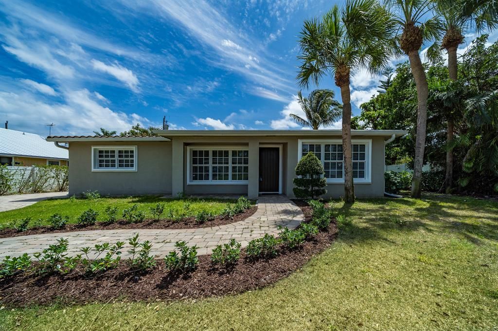 Photo of 2064 N Suzanne Circle, North Palm Beach, FL 33408 (MLS # R10792686)