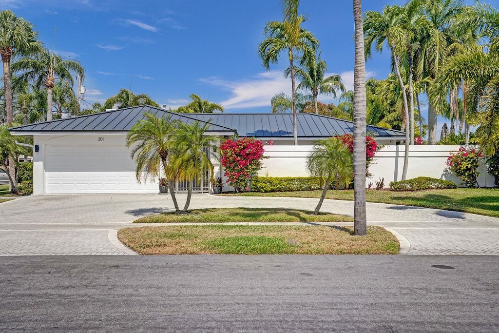 Photo of 201 SE 11th Street, Pompano Beach, FL 33060 (MLS # B26044052)
