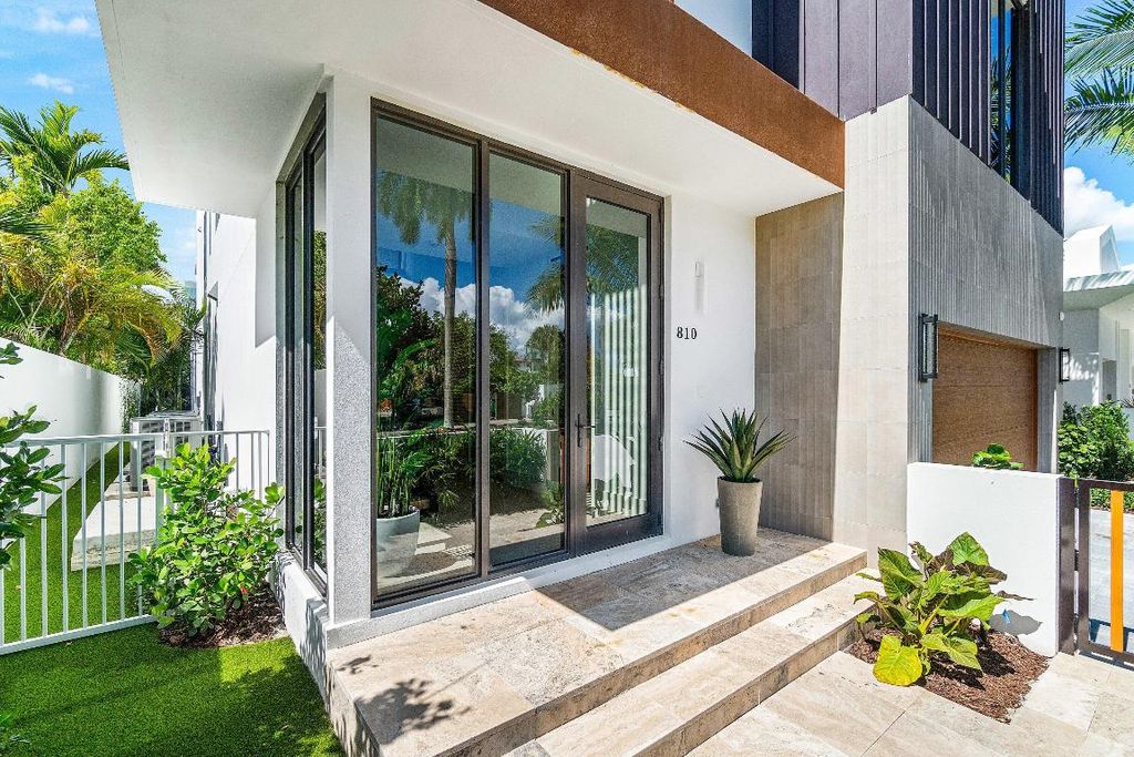 Photo of 810 Palm Trail, Delray Beach, FL 33483 (MLS # R11133198)