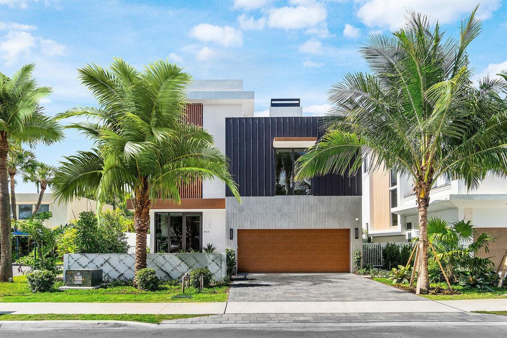 Photo of 810 Palm Trail, Delray Beach, FL 33483 (MLS # R11133198)