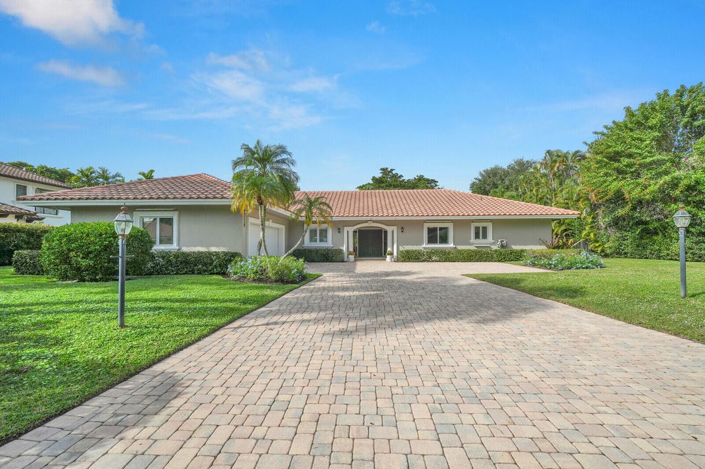 Photo of 10539 Pine Tree Terrace, Boynton Beach, FL 33436 (MLS # R11156045)