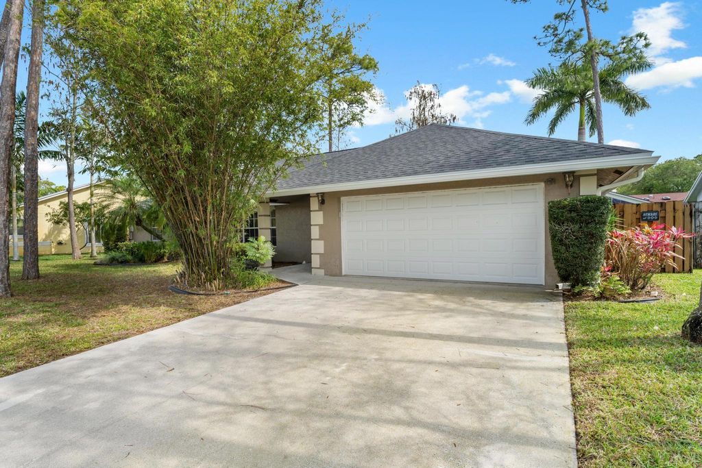 Photo of 1250 Primrose Lane, Wellington, FL 33414 (MLS # R10962229)