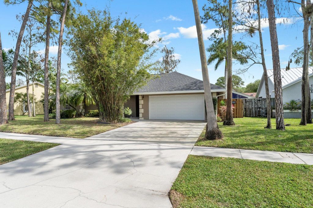 Photo of 1250 Primrose Lane, Wellington, FL 33414 (MLS # R10962229)