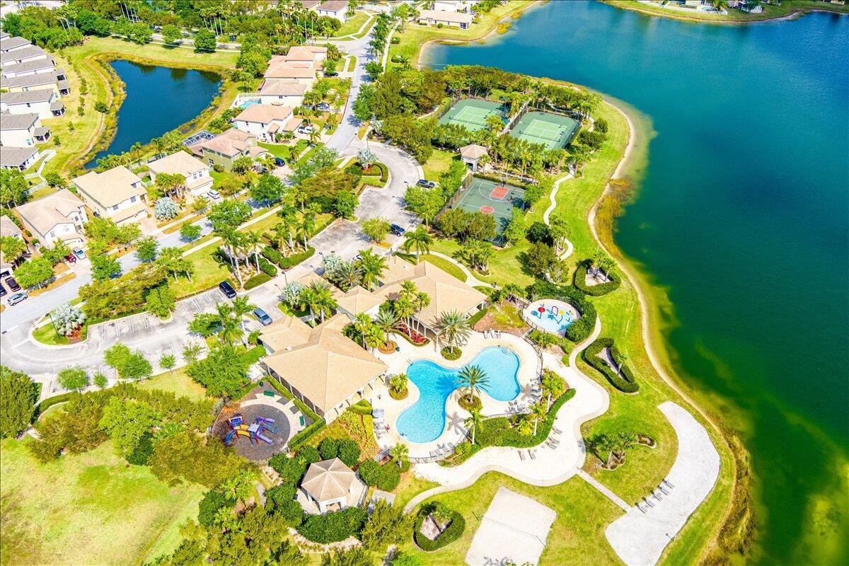 VIZCAYA FALLS PLAT 3 - Residential