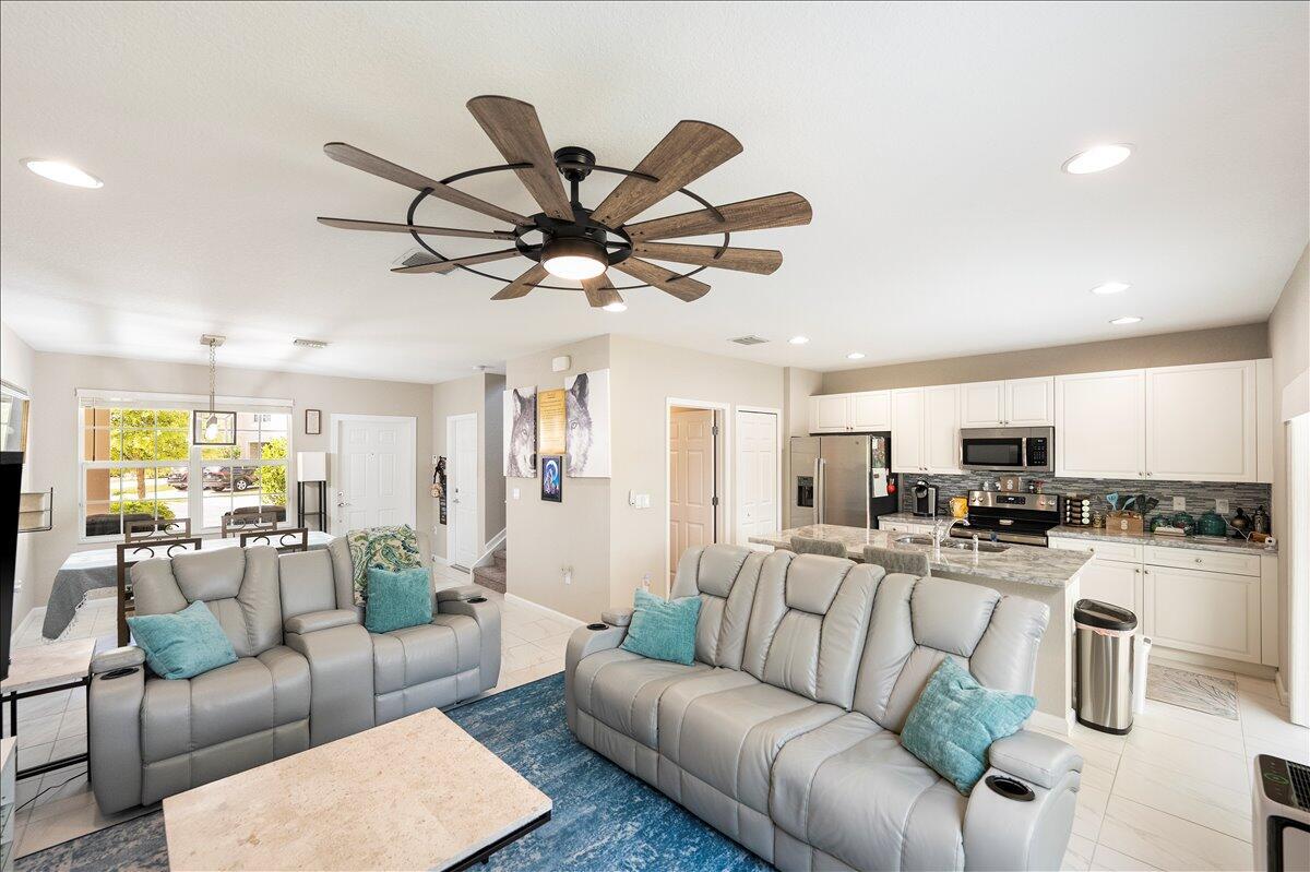 VIZCAYA FALLS PLAT 3 - Residential