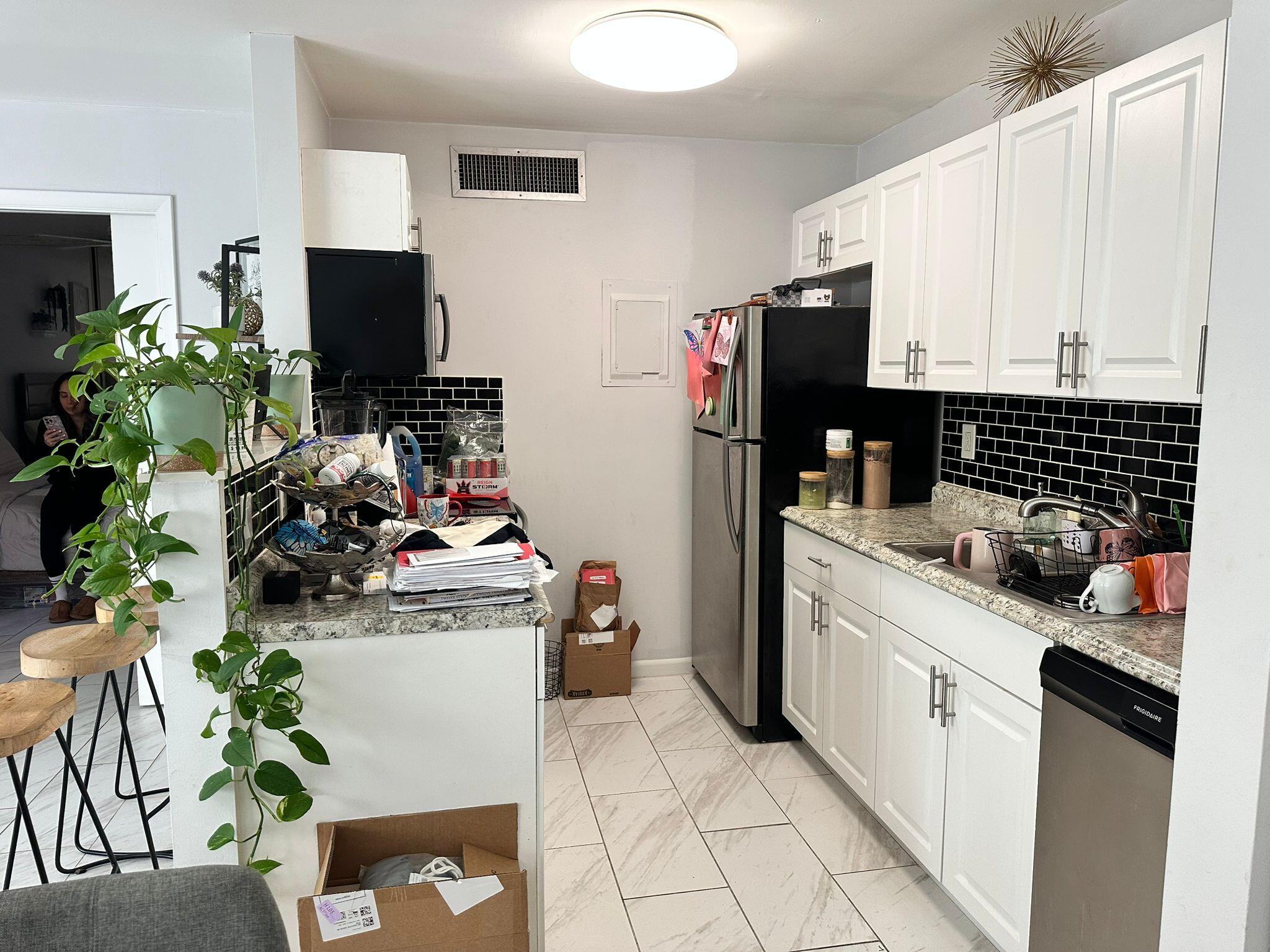EDEN PLACE COND DECL FILED 9-23-83 - Residential