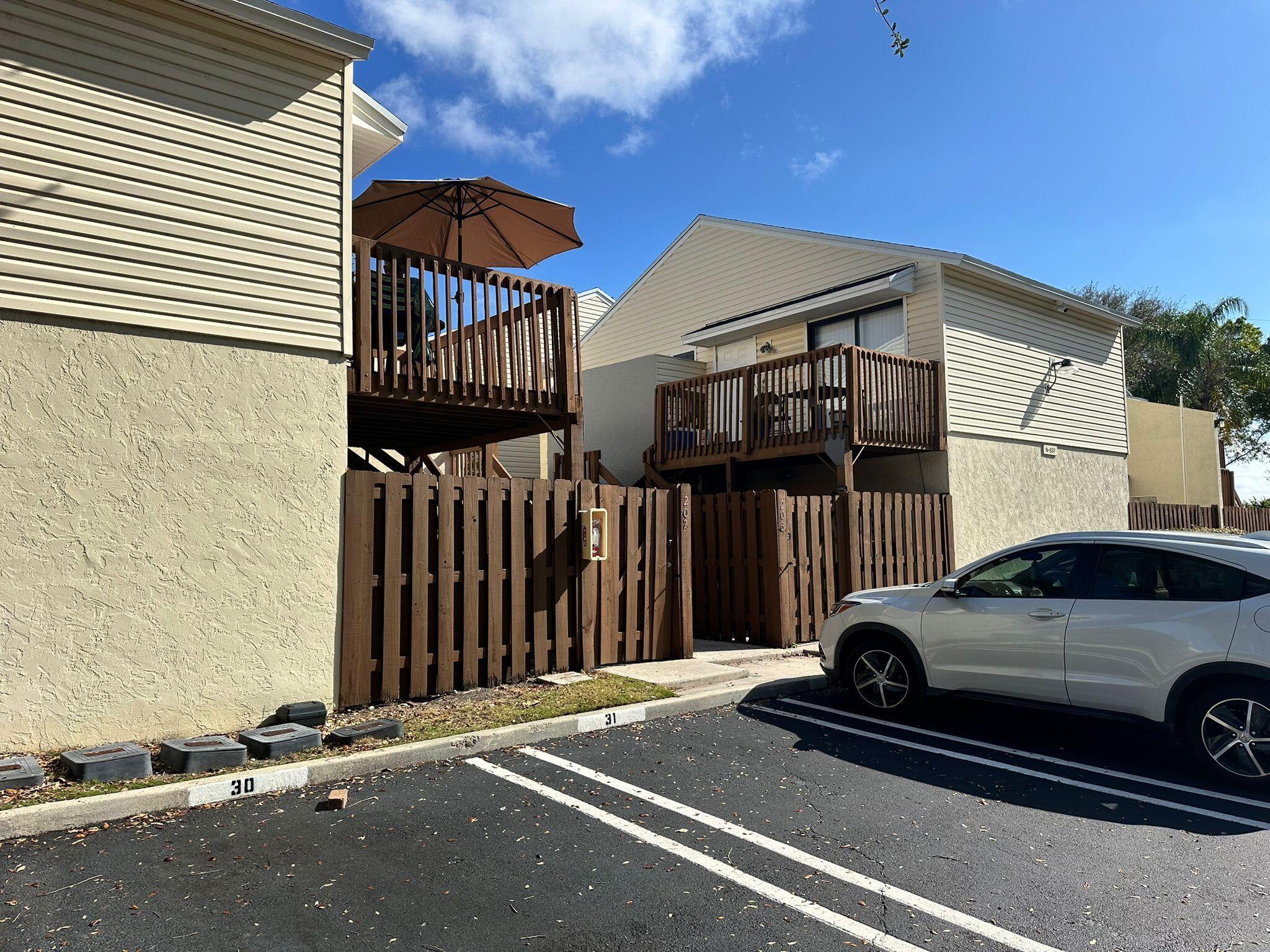 EDEN PLACE COND DECL FILED 9-23-83 - Residential