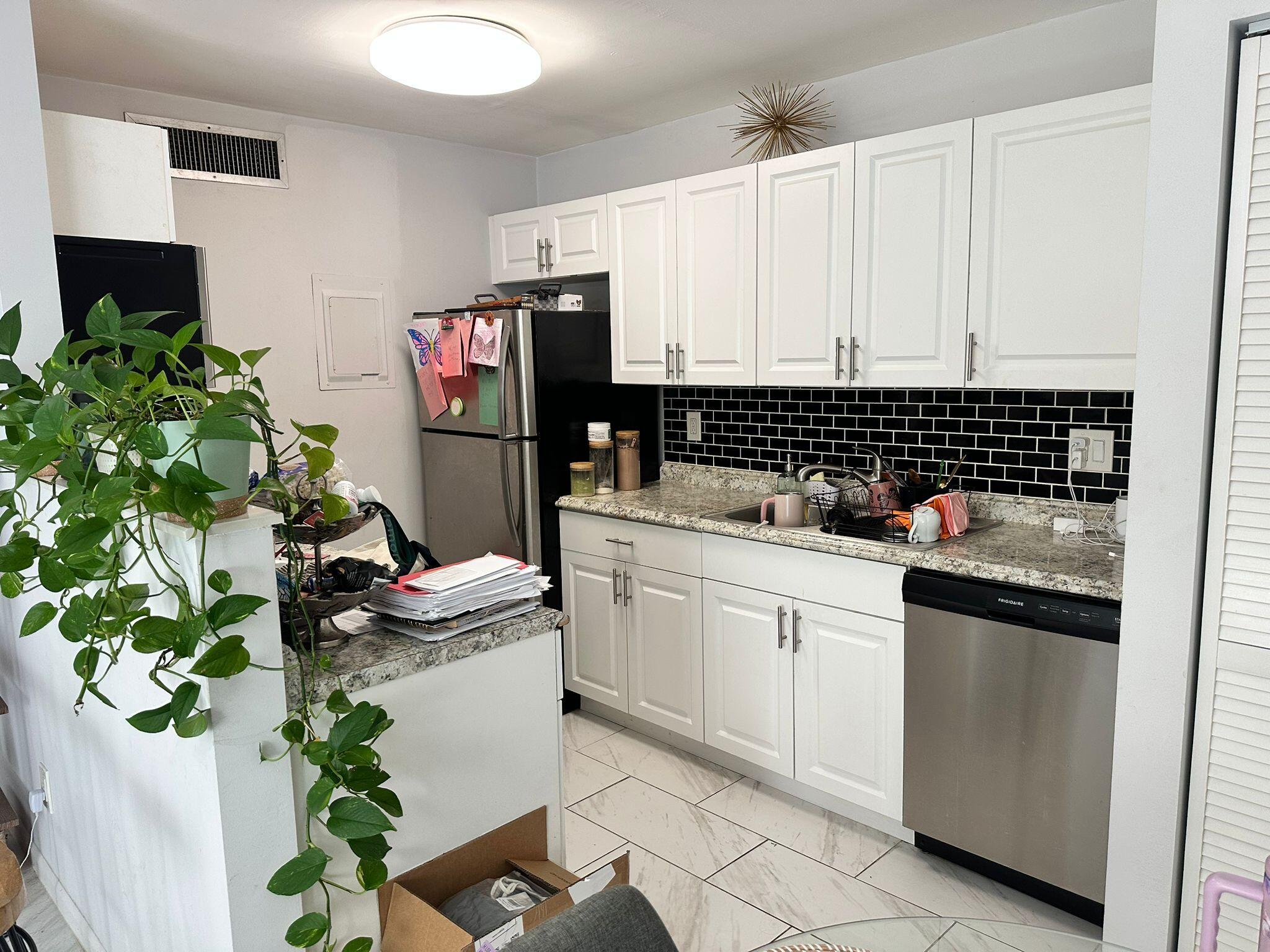 EDEN PLACE COND DECL FILED 9-23-83 - Residential