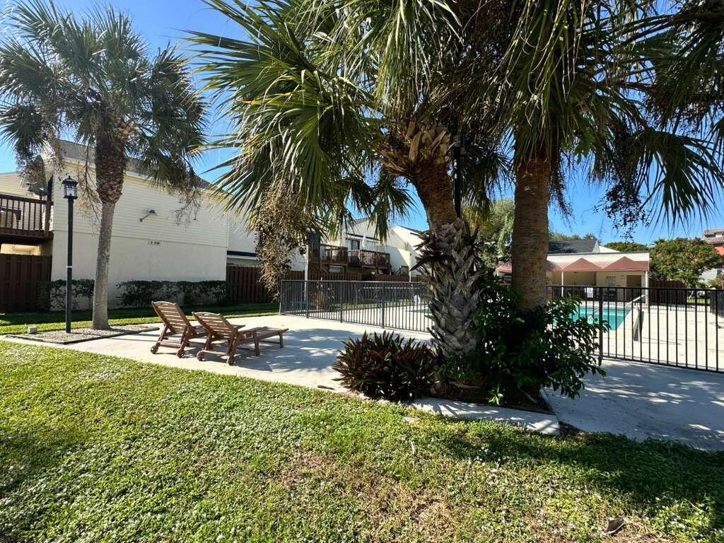 EDEN PLACE COND DECL FILED 9-23-83 - Residential