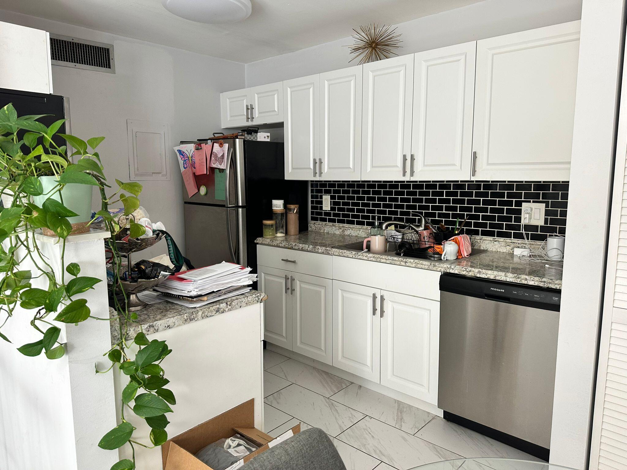 EDEN PLACE COND DECL FILED 9-23-83 - Residential