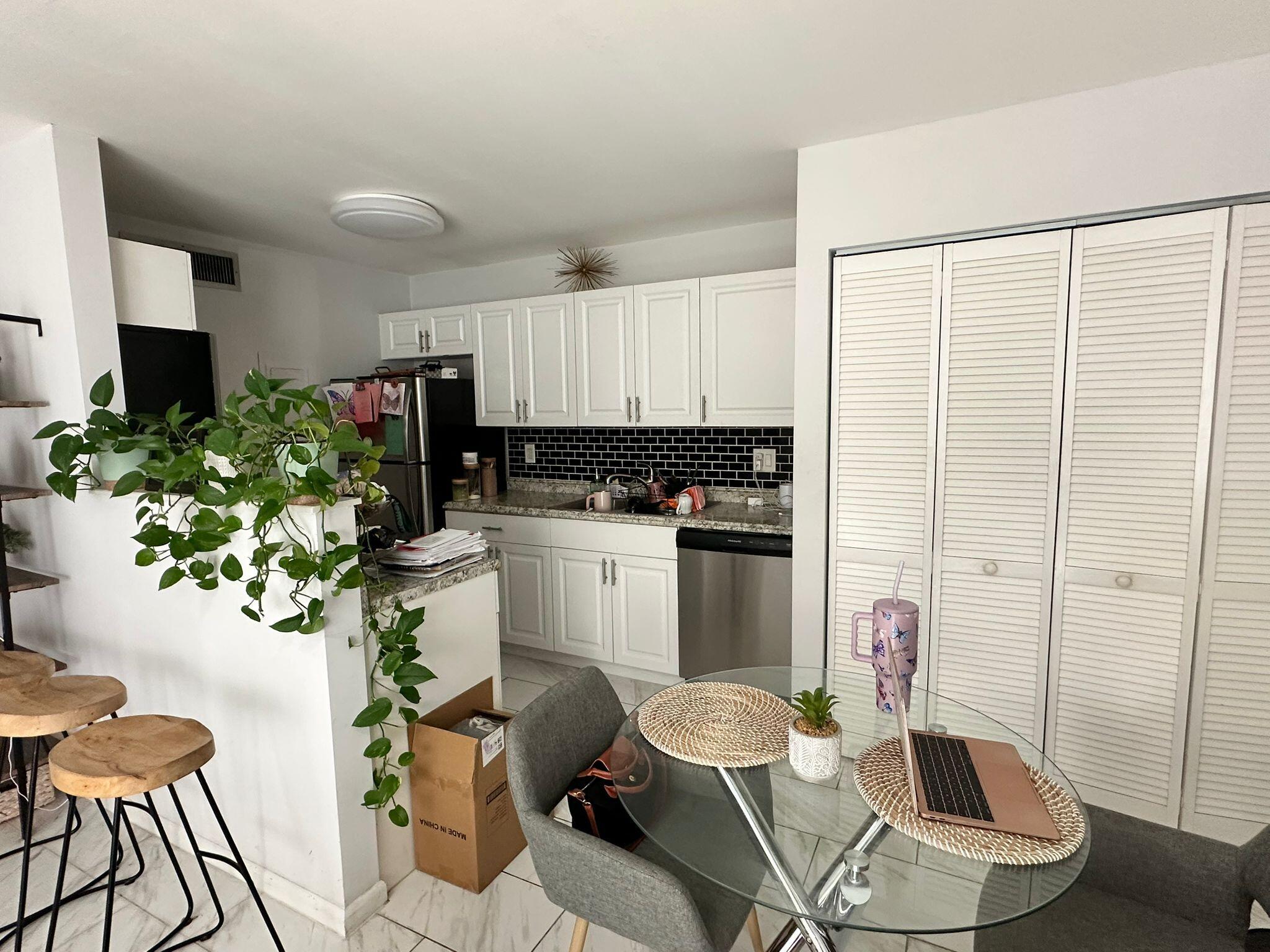 EDEN PLACE COND DECL FILED 9-23-83 - Residential