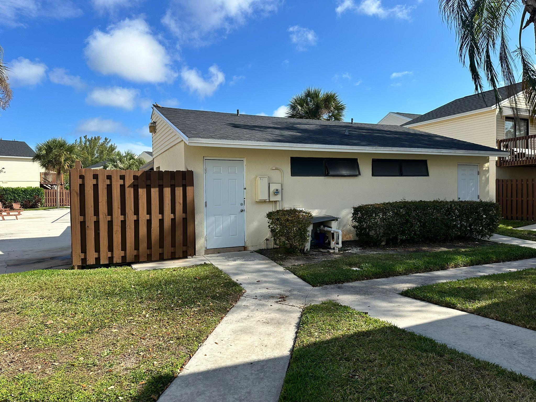 EDEN PLACE COND DECL FILED 9-23-83 - Residential