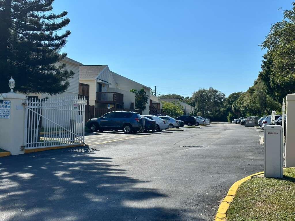 637 Executive Center Drive N102