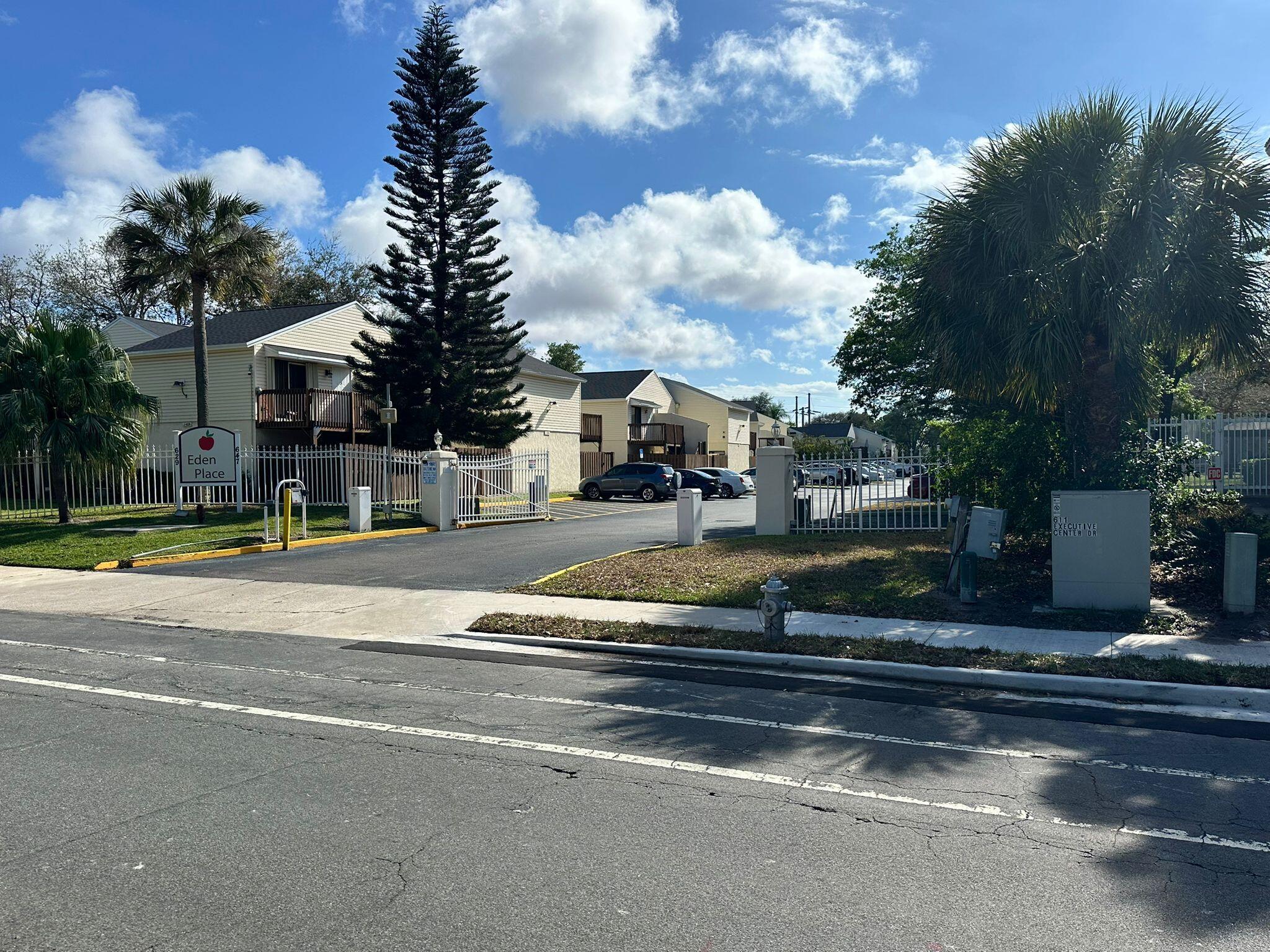 EDEN PLACE COND DECL FILED 9-23-83 - Residential