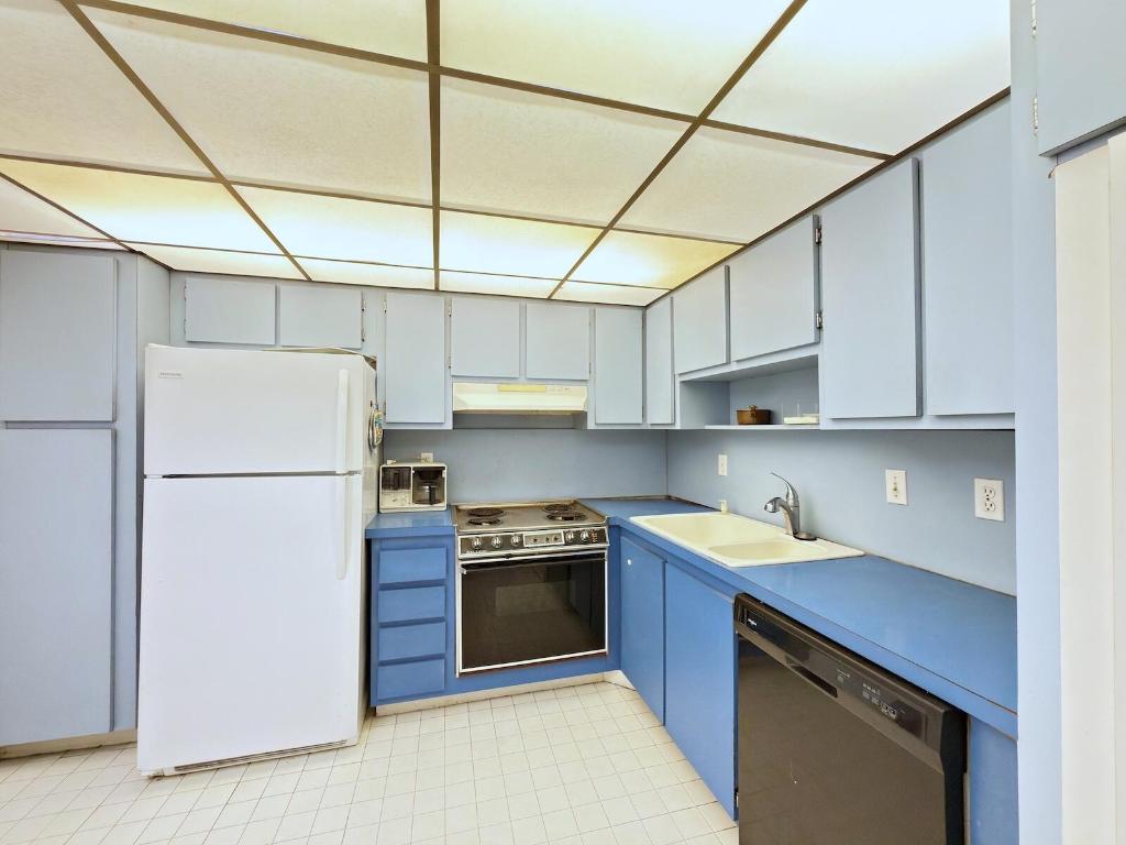 BARCLAY CONDO - Residential