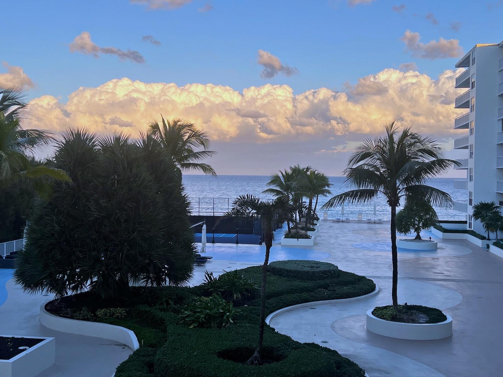 BARCLAY CONDO - Residential