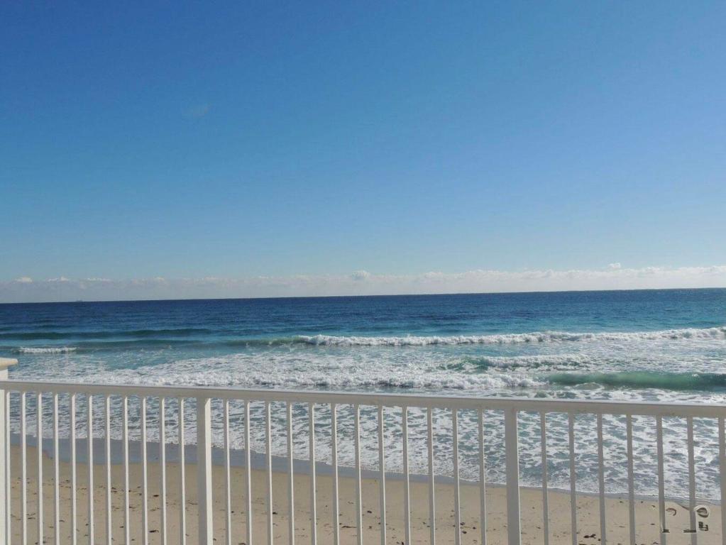 BARCLAY CONDO - Residential