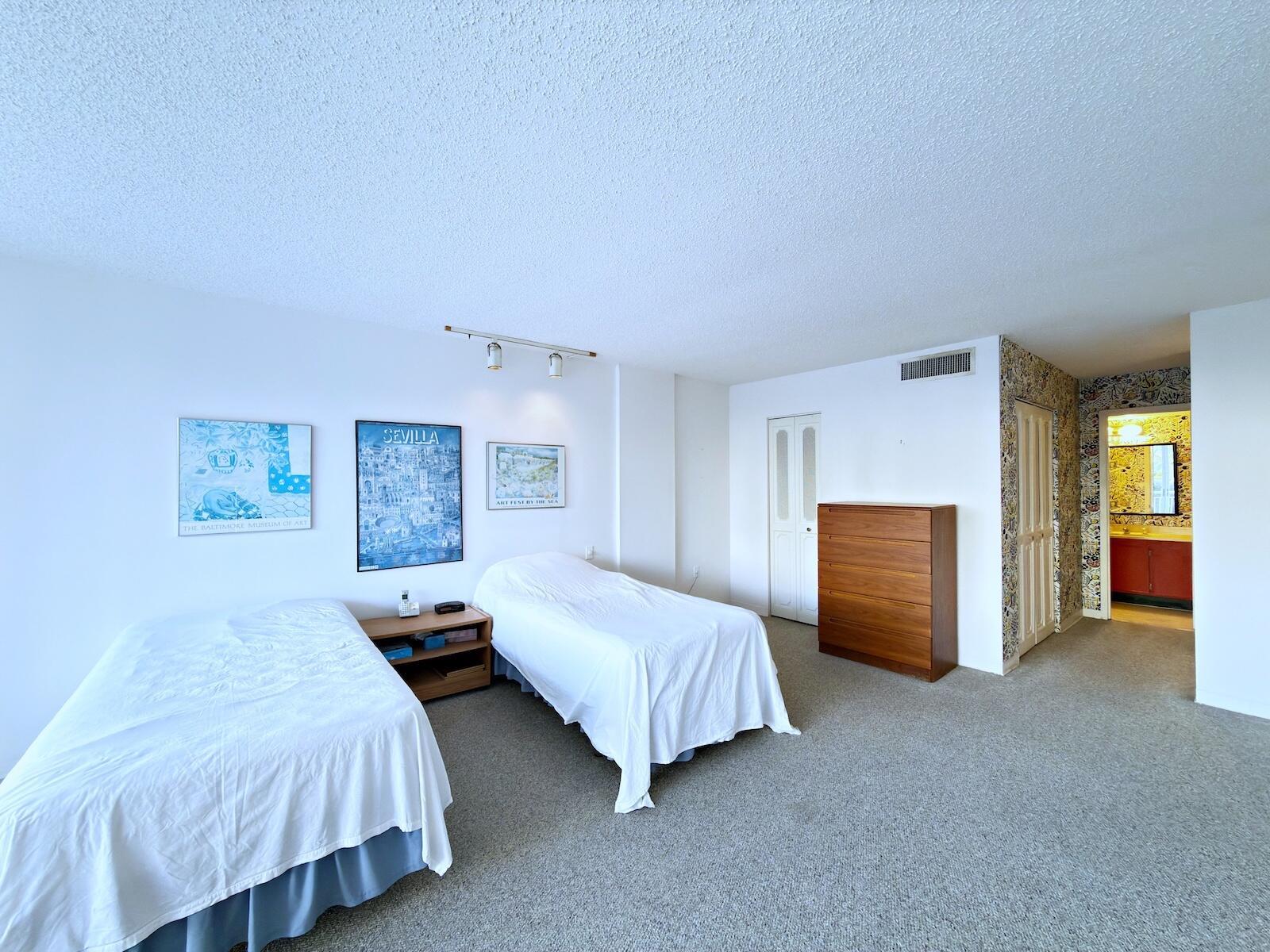 BARCLAY CONDO - Residential