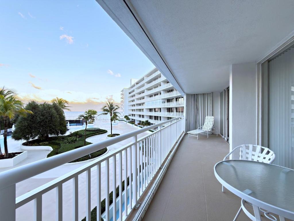 BARCLAY CONDO - Residential