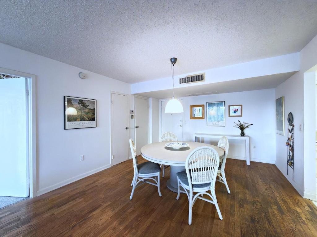 BARCLAY CONDO - Residential