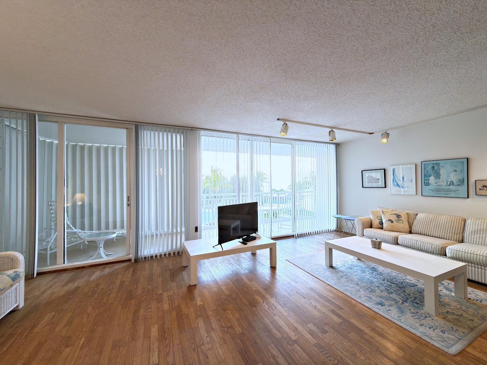 BARCLAY CONDO - Residential