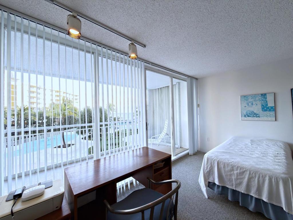 BARCLAY CONDO - Residential