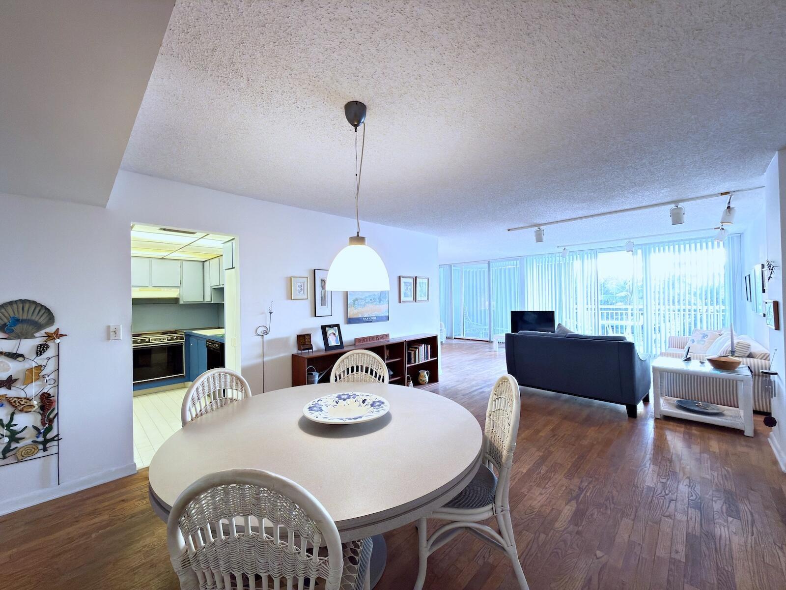 BARCLAY CONDO - Residential