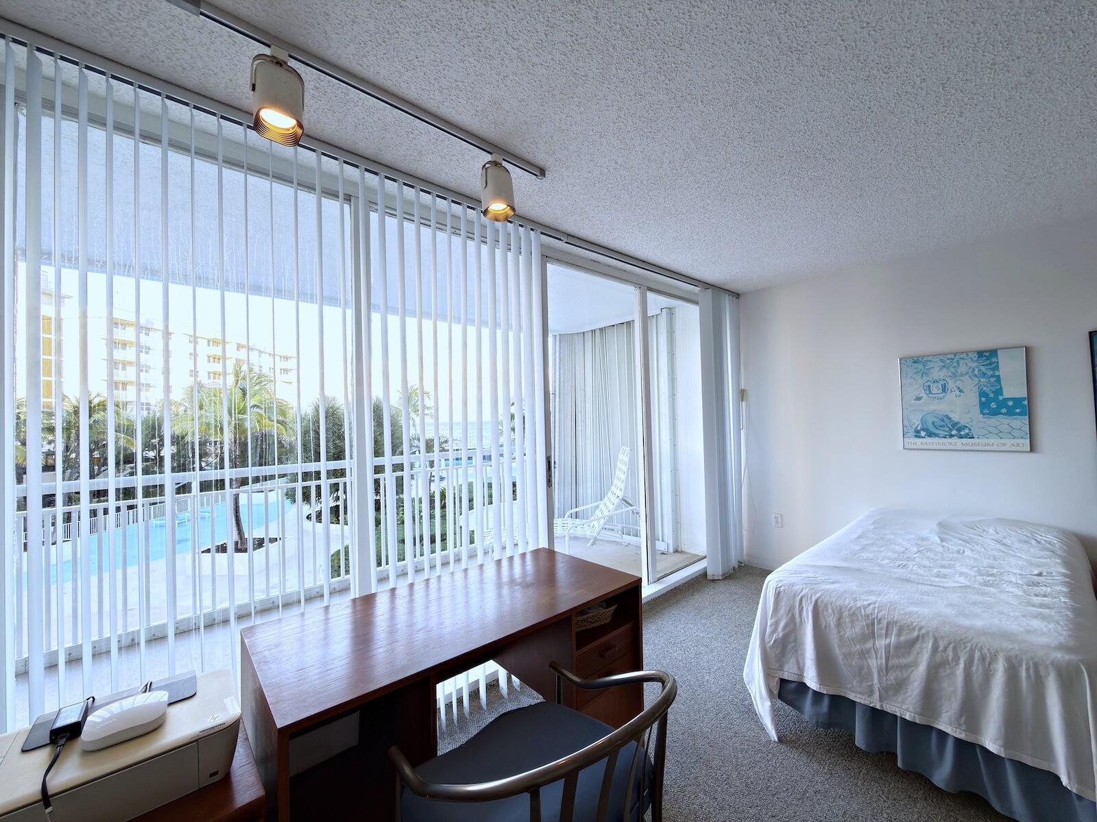 BARCLAY CONDO - Residential