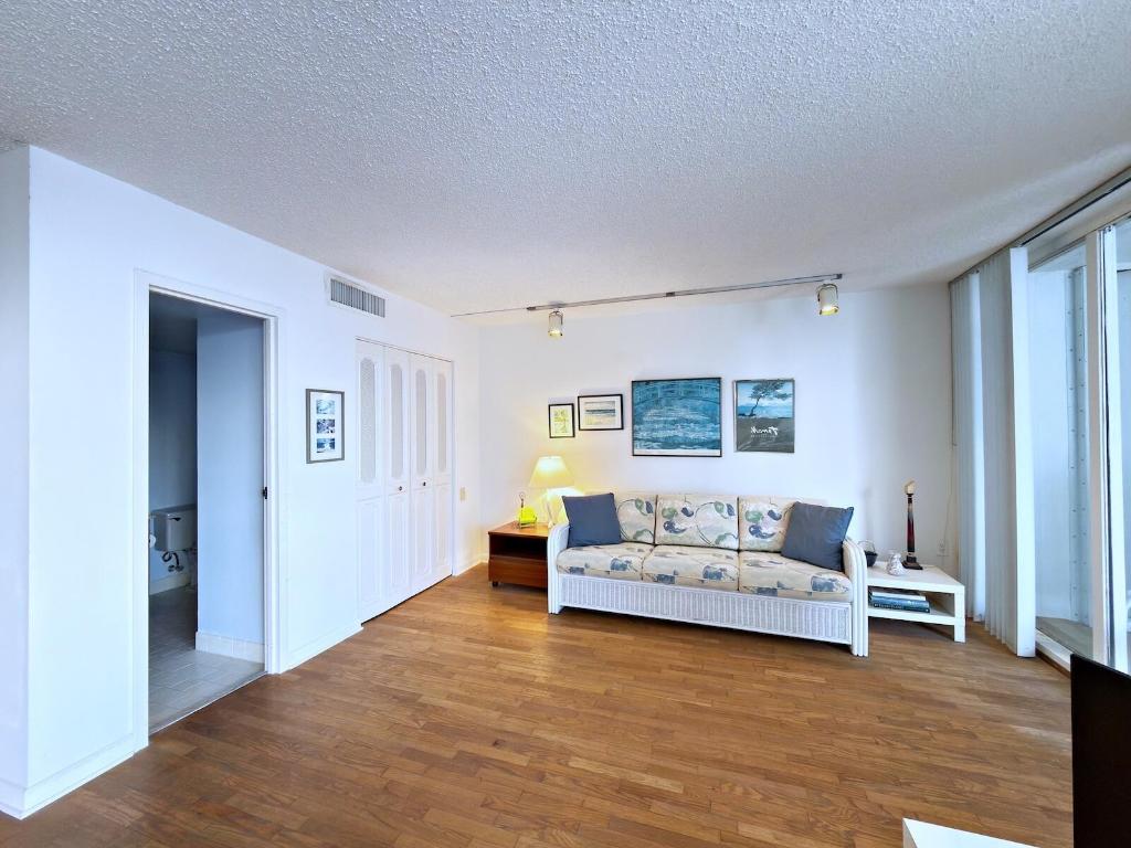 BARCLAY CONDO - Residential