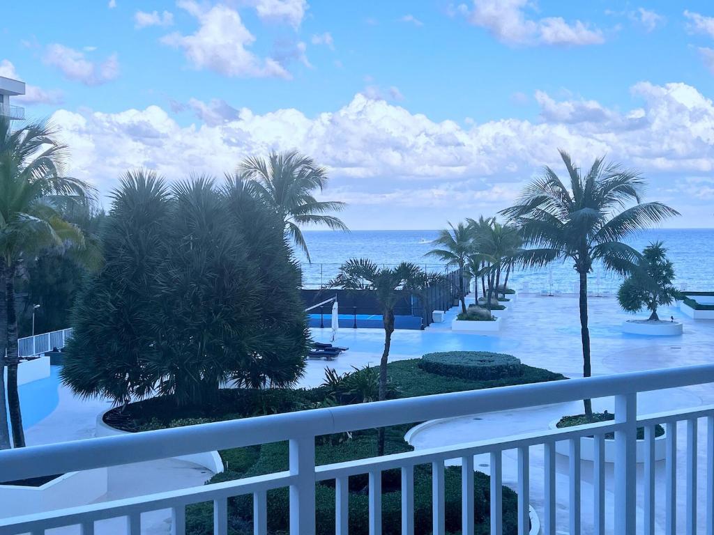 BARCLAY CONDO - Residential