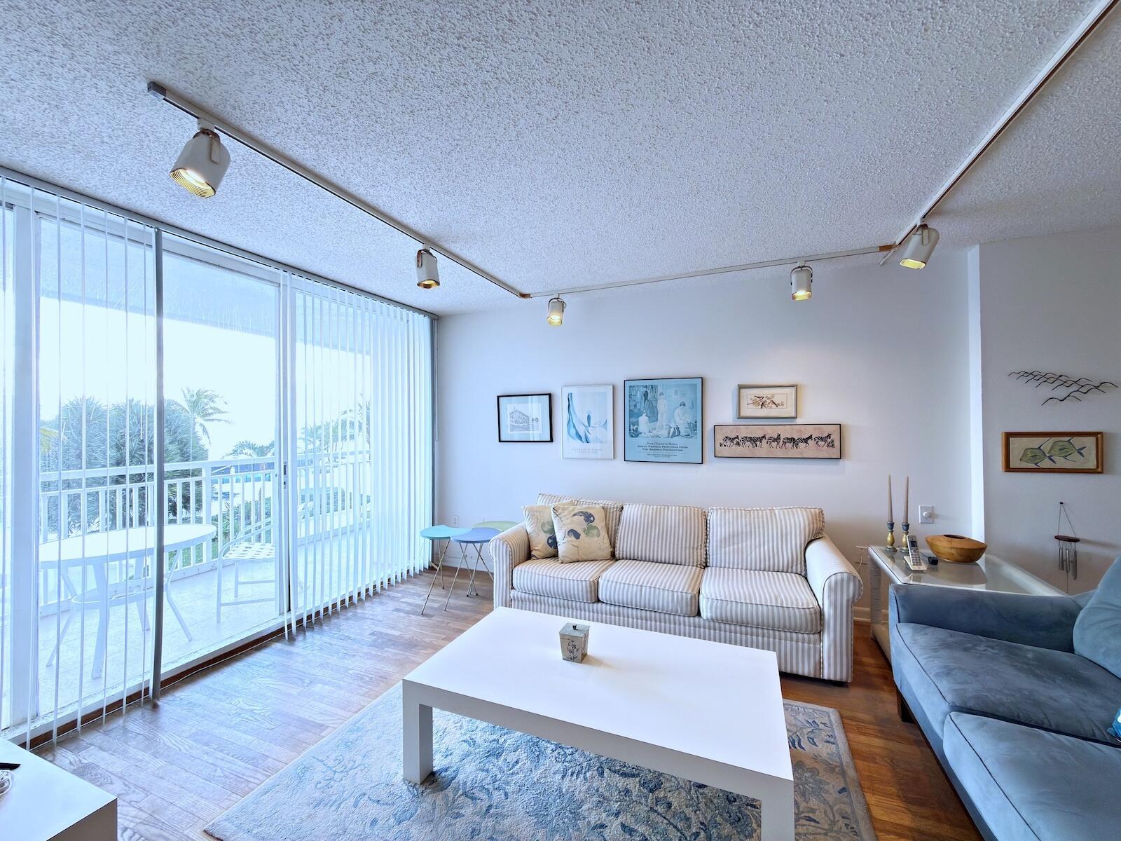 BARCLAY CONDO - Residential