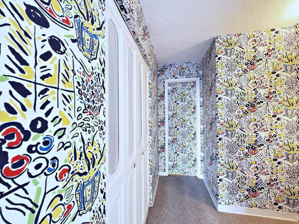 BARCLAY CONDO - Residential