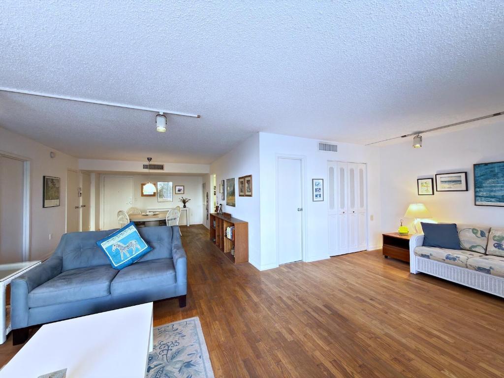 BARCLAY CONDO - Residential