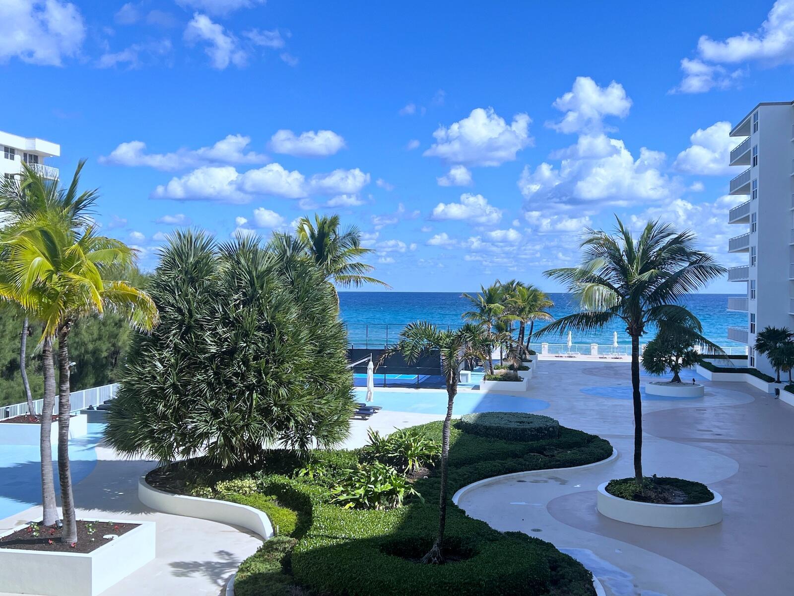 BARCLAY CONDO - Residential