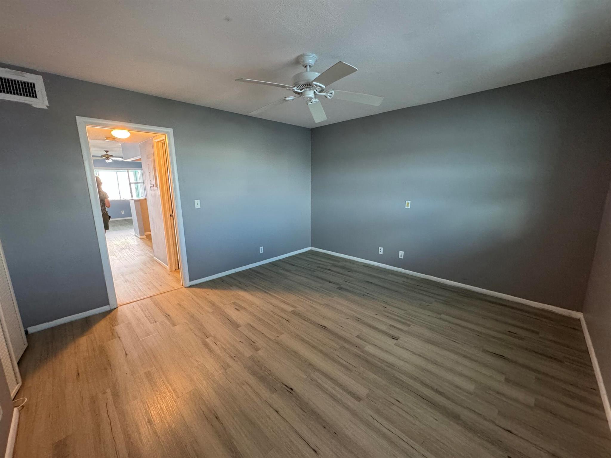 100 Shore 307 Court 307, North Palm Beach, FL, 33408/$250,000 4 100 Shore 307 Court 307