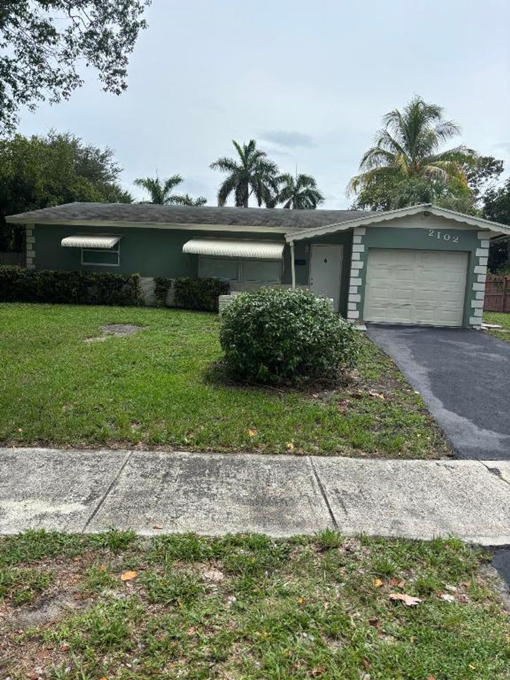 Photo of 2102 SW 13th Court, Delray Beach, FL 33445 (MLS # R11109398)