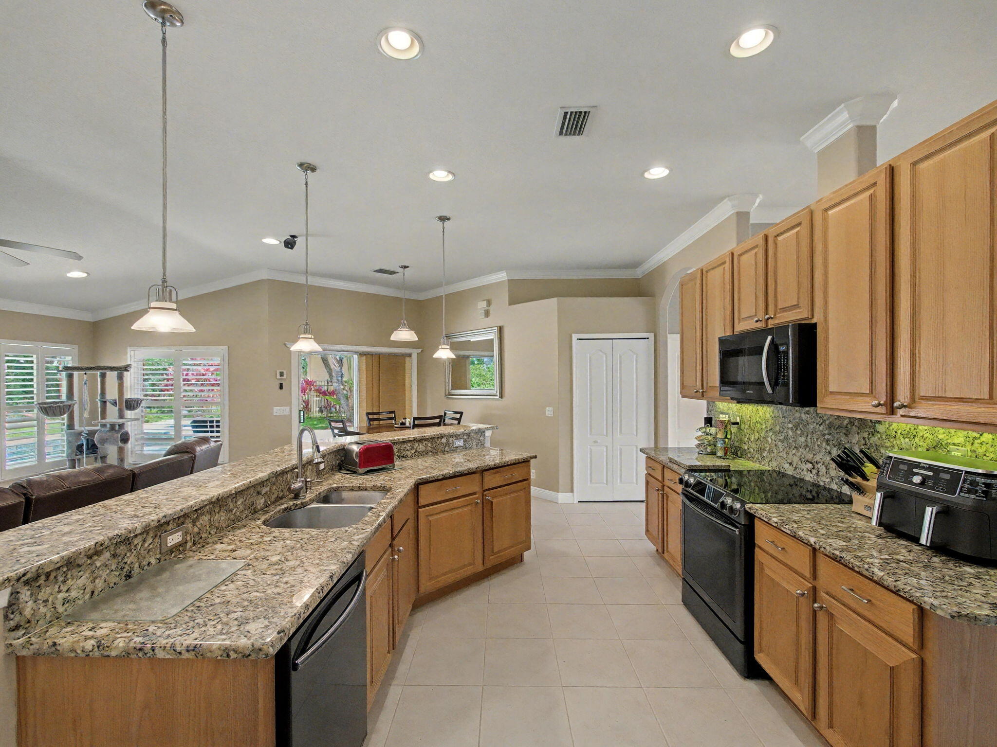 LAKE TUSCANY - Residential