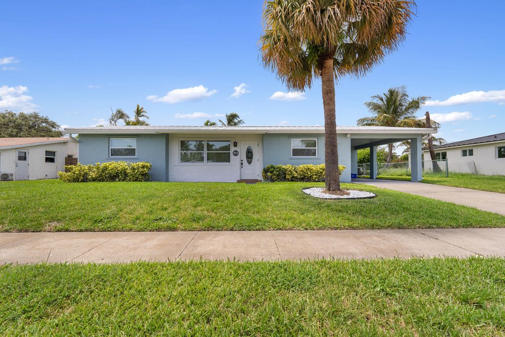 Photo of 204 Circle E, Jupiter, FL 33458 (MLS # R11112425)