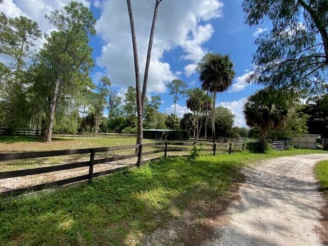 LOXAHATCHEE GROVES - Residential Lease