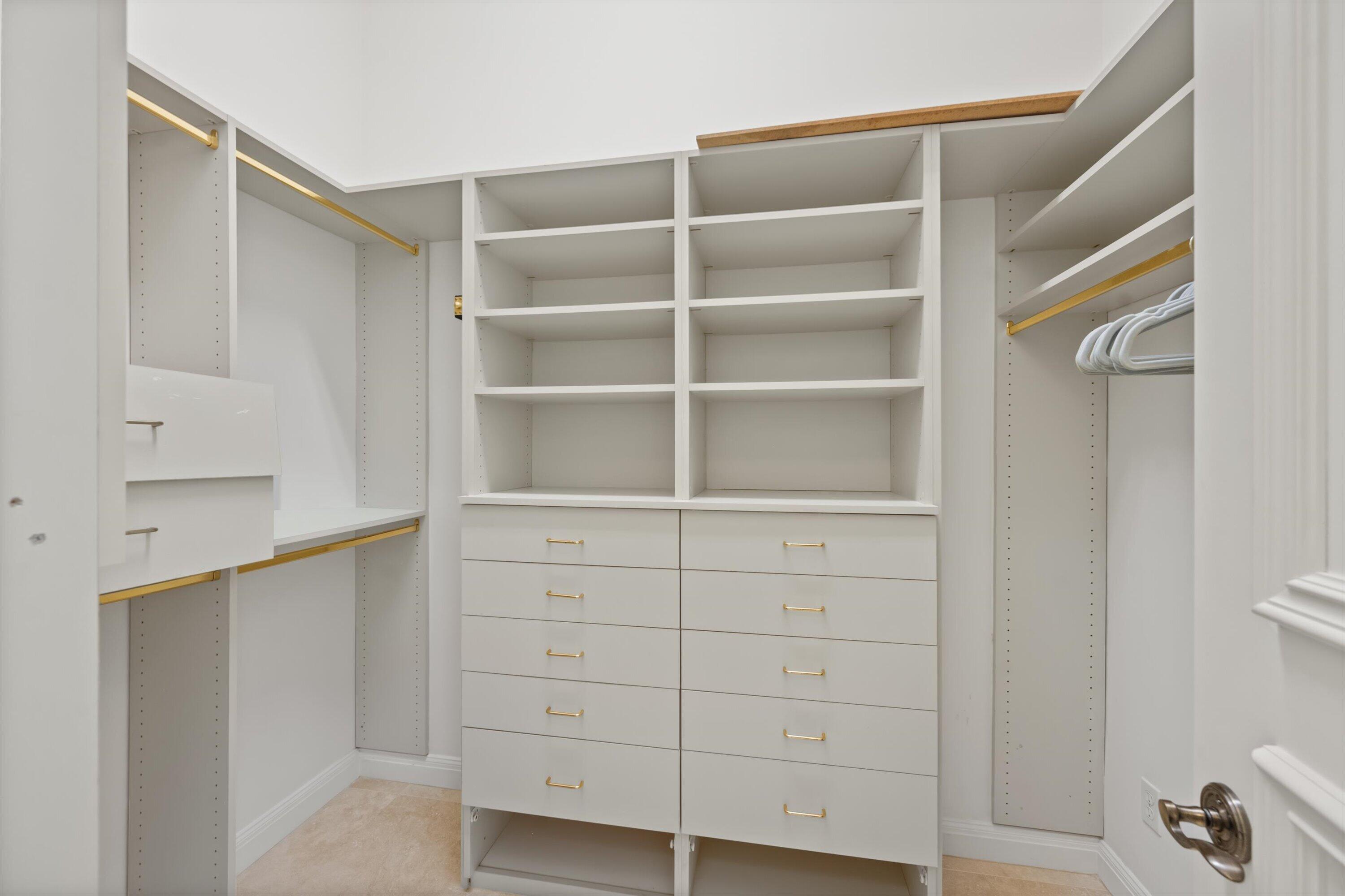 HARBOUR ISLES - Residential