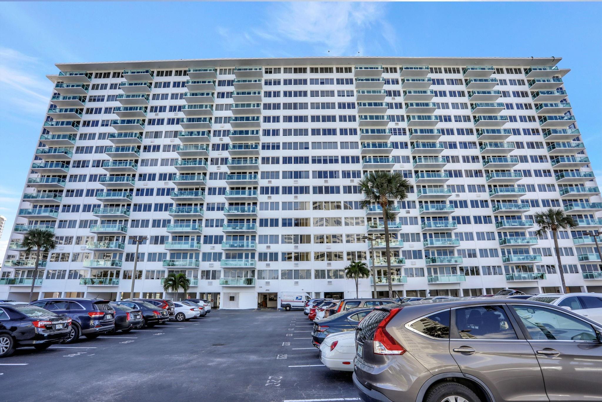 3233 NE 34th St 304