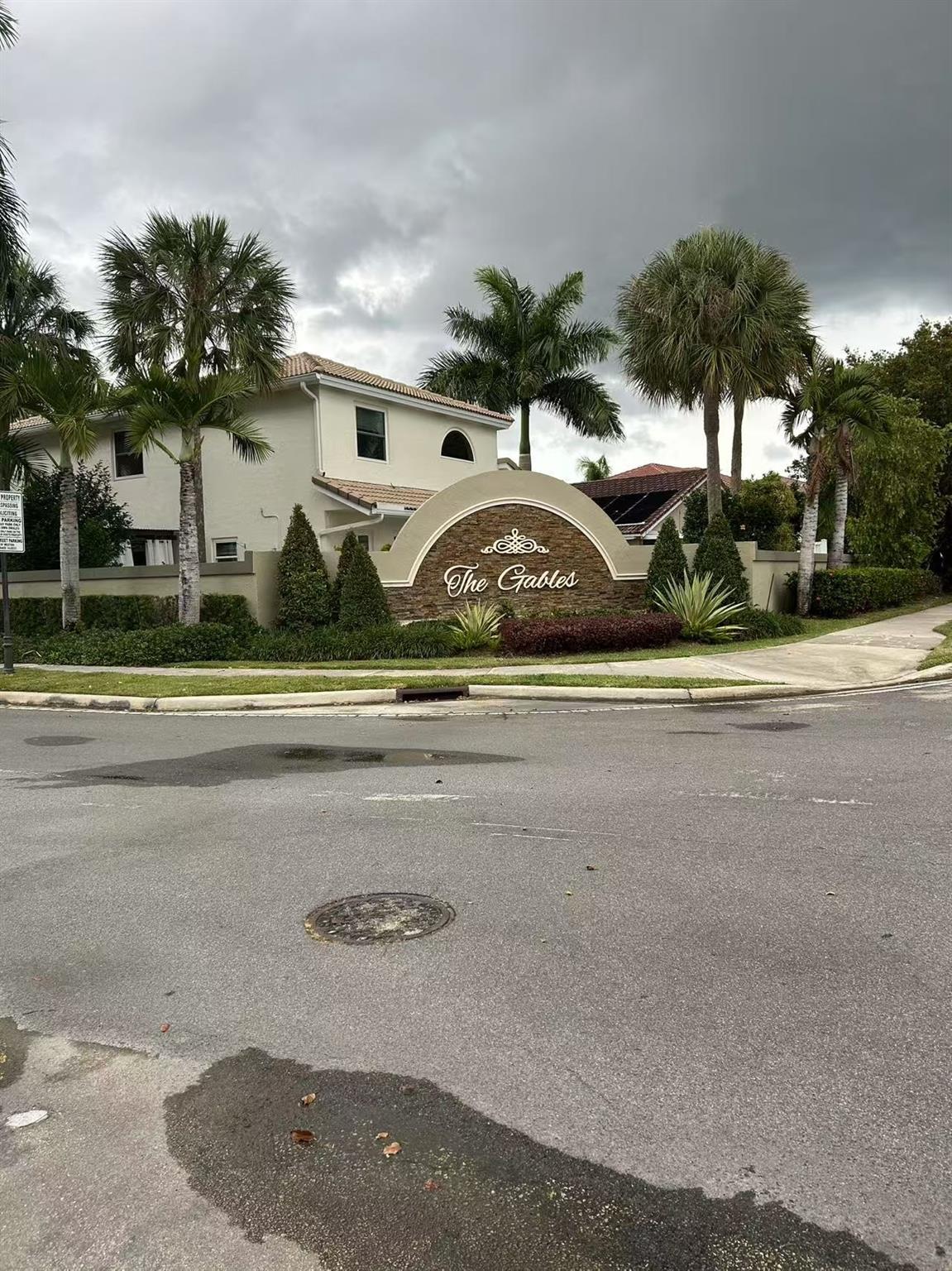 73 Gables Blvd