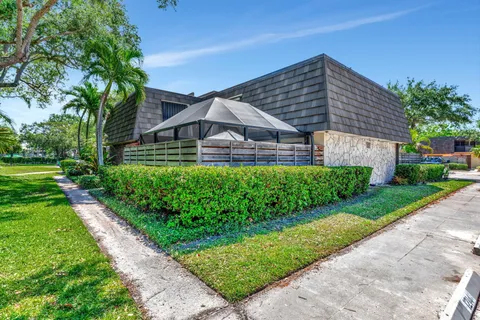 1213 12th Terrace, Palm Beach Gardens, FL MLS: R11085680