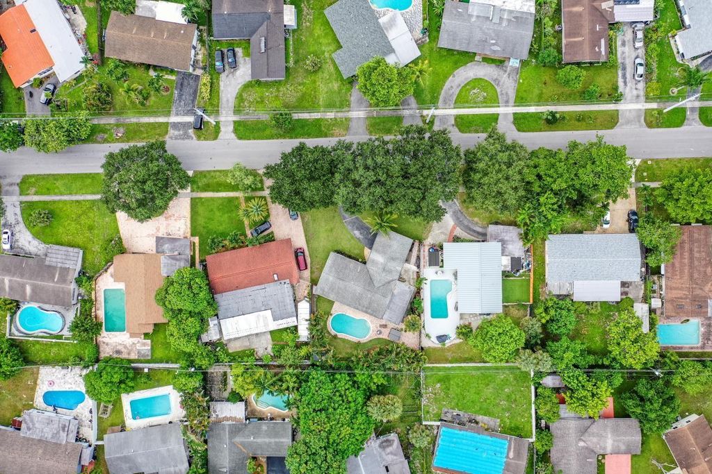 Photo of 360 NW 49th Avenue, Plantation, FL 33317 (MLS # F10453561)