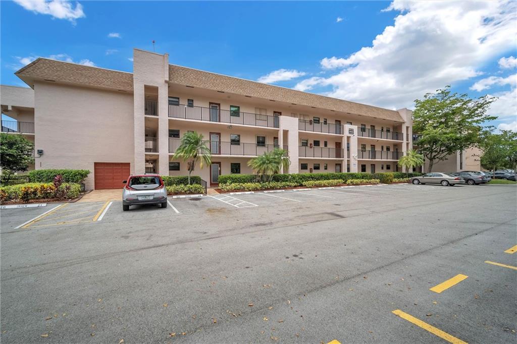 SUNRISE LAKES - Residential