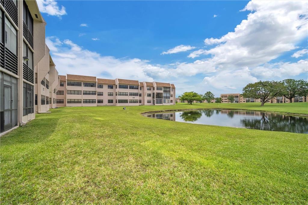 SUNRISE LAKES - Residential