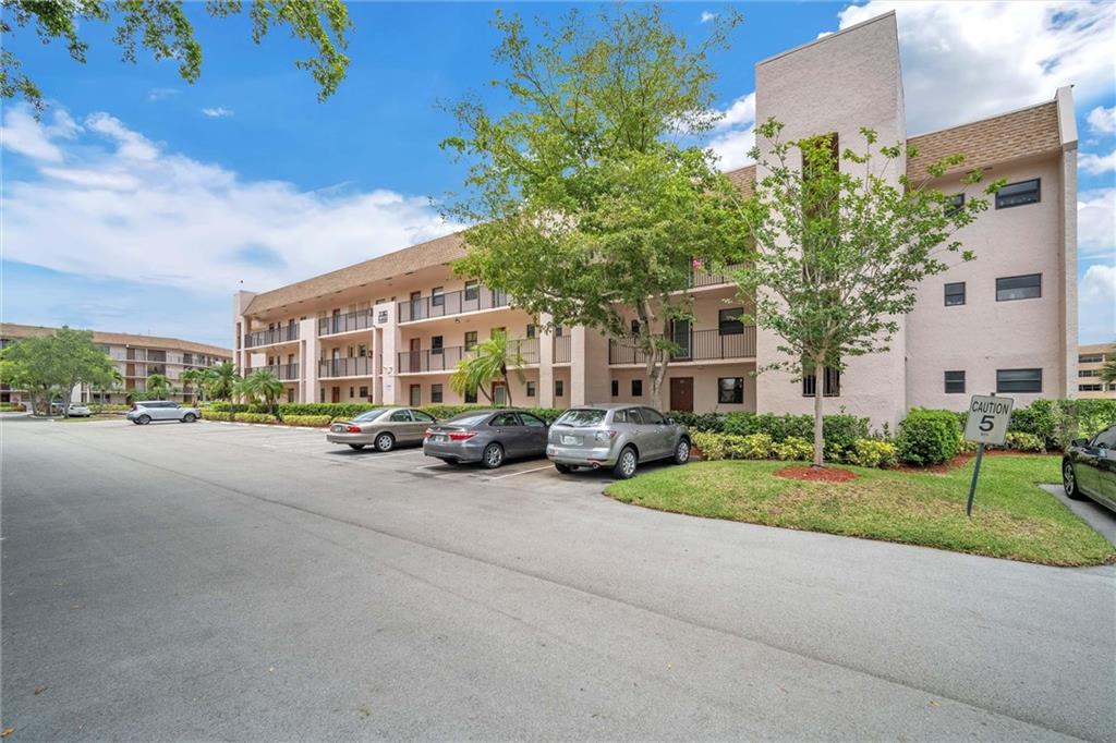 SUNRISE LAKES - Residential